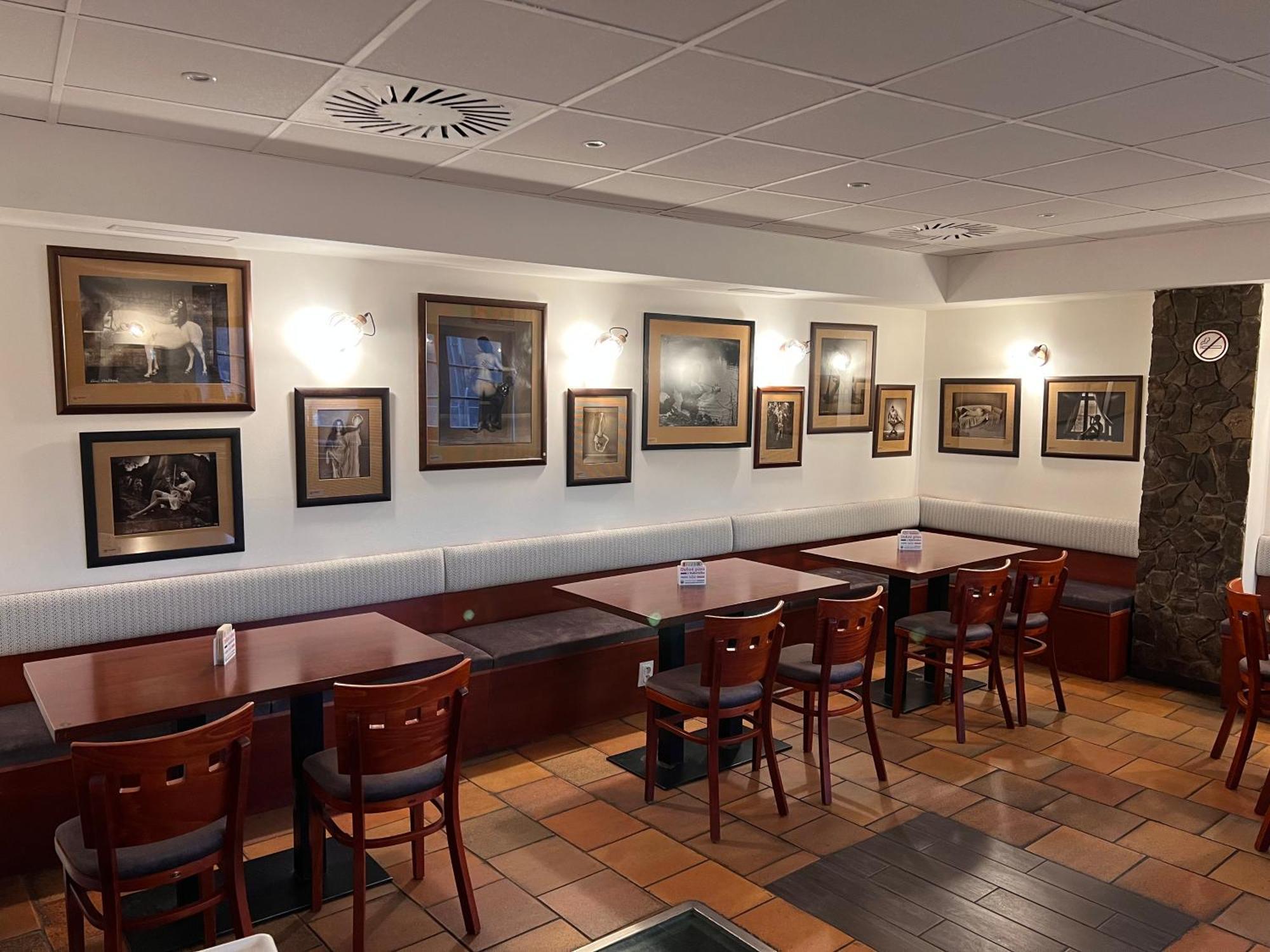Pohostinstvi V Holi Hotel Pruhonice Bagian luar foto